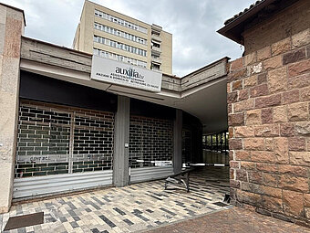 Ampio locale commerciale locato con rendimento di circa il 7,55 % - Foto 1