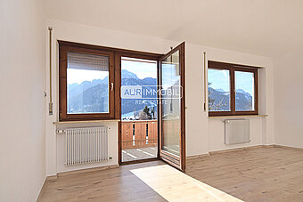 1 AUR1586 Living web