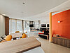 Wohn- Essbereich mit Holzofen, Balkon und Terrasse - zona cucina e living open space con stufa a legna, balcone e terrazza