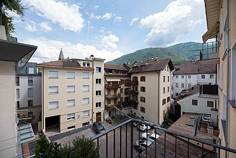 Ufficio con balcone, cantina e garage in centro storico - Foto 1