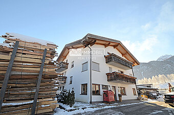 1 AUR1611 Lot View web