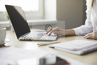 notebook-2386034_960_720