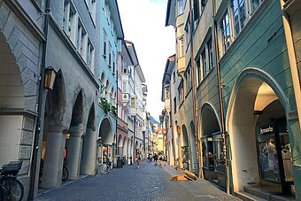 Portici Bolzano: Bellissimo negozio molto visibile con ampia vetrina - Foto 1