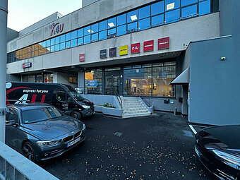 Afittasi ampia superficie commerciale (showroom/ufficio) - Foto 1