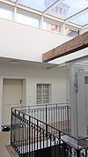 Treppenhaus mit Aufzug