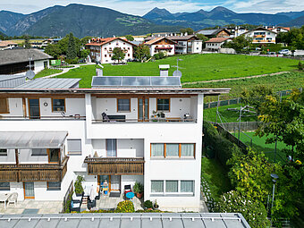 Ampia casa a schiera d’angolo a Rasa – vivere con spazio e sole - Foto 1