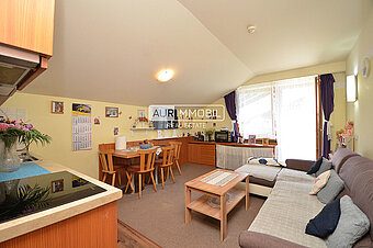 1 AUR1583 Living web