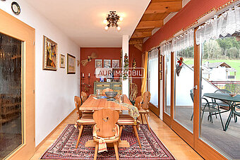 1 AUR1564 Living web