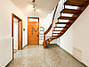 Eingangsbereich im 1. Stock mit interner Treppe in den Dachboden - ingresso al 1. piano con scala interna nel sottotetto