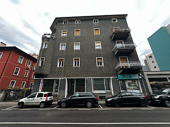 Ufficio/negozio al piano rialzato in zona centrale - Foto 1