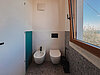 Bad mit Dusche und Fenster mit Seeblick - bagno doccia finestrato con vista lago