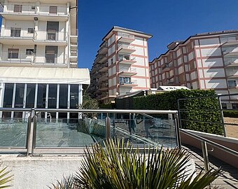Trilocale spazioso con terrazza, piano alto, fronte mare - Foto 1