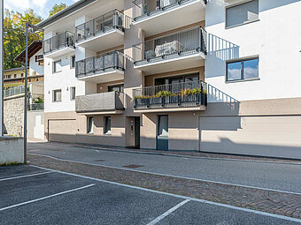 Appartamento bilocale come nuovo con terrazza e due posti auto - Foto 1