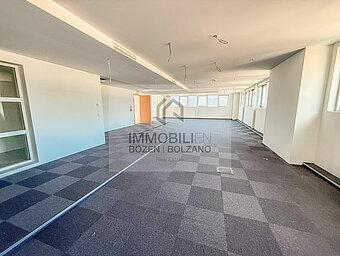 Büro 1 182 m² (12)