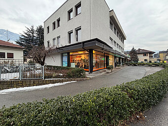 Ufficio/negozio commerciale ben visibile con ampia vetrina - Foto 1