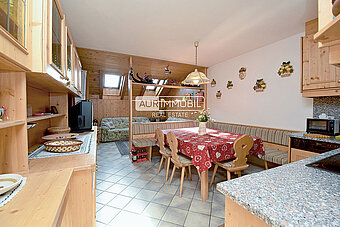 1 AUR1628 Kitchen & Living web