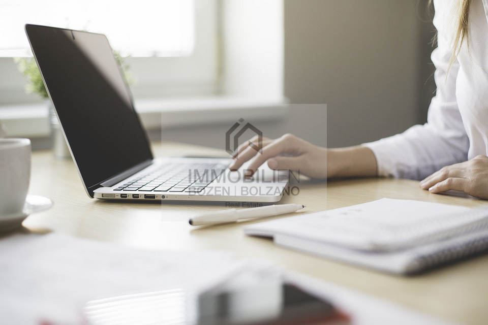 notebook-2386034_960_720