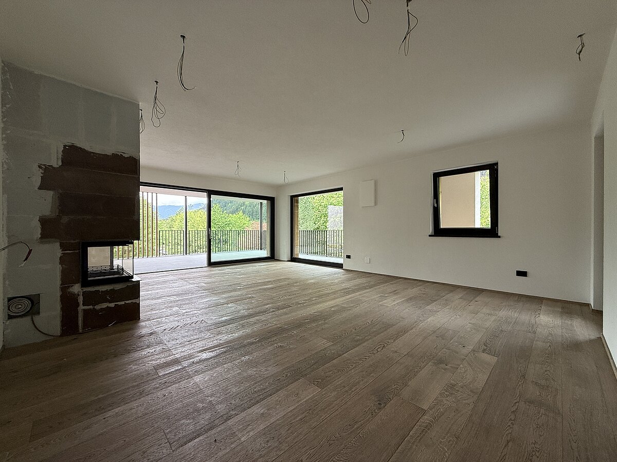 living-eating room with oven