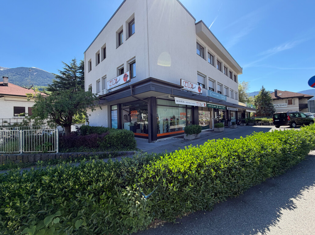 Ufficio/negozio commerciale ben visibile con ampia vetrina - Foto 1