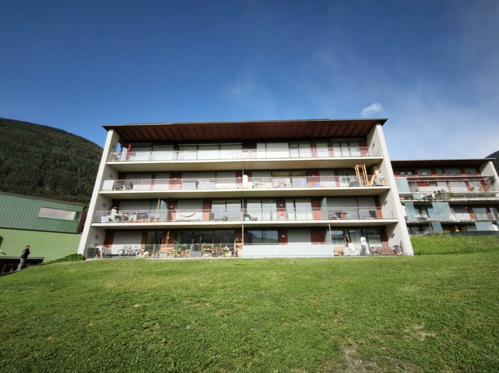 Moderno bilocale arredato con terrazza - Foto 1