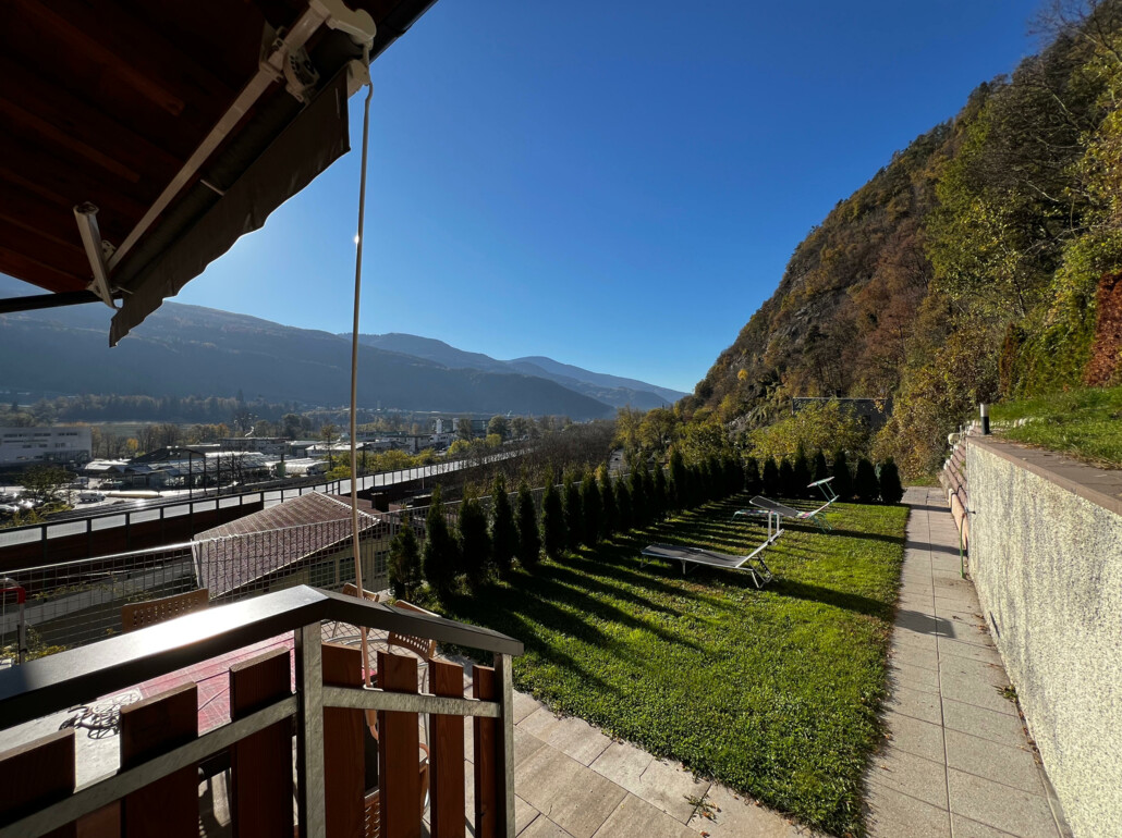Casa plurifamiliare con ampio terreno privato - Foto 2