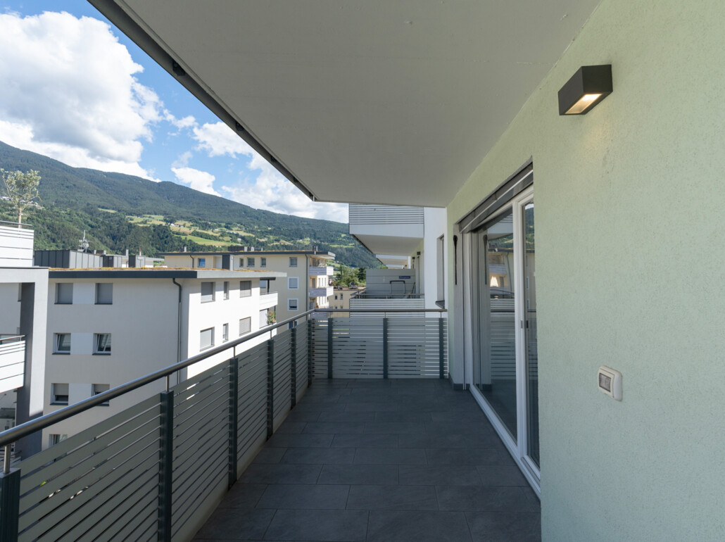 Bilocale arredato come nuovo con terrazza in posizione centrale - Foto 2