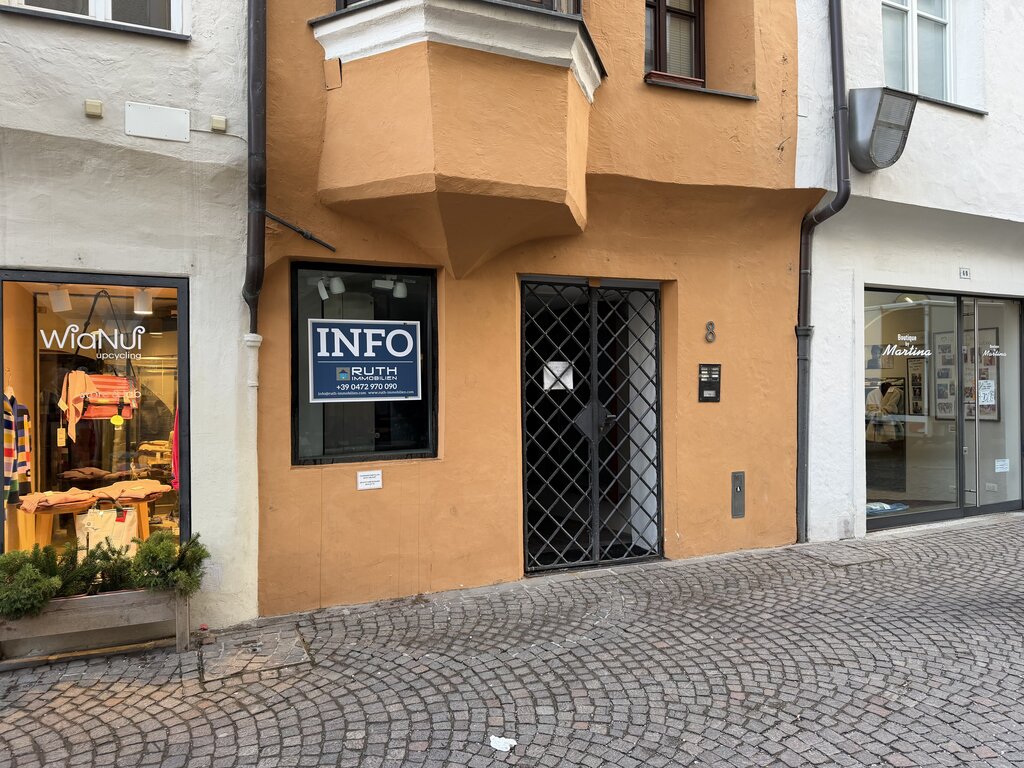 Negozio di pregio con piccolo giardino in centro storico - Foto 3