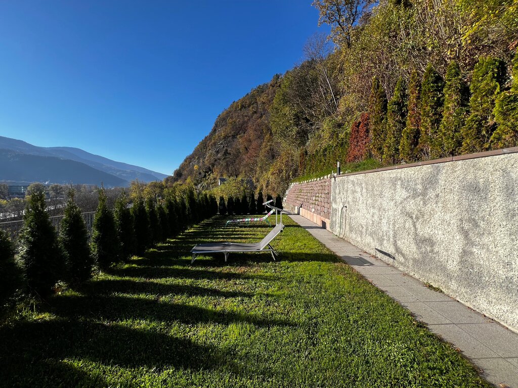 Casa plurifamiliare con ampio terreno privato - Foto 3