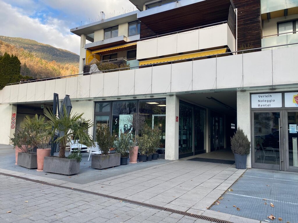 Station Center: Negozio/ufficio con posto auto all'esterno - Foto 1