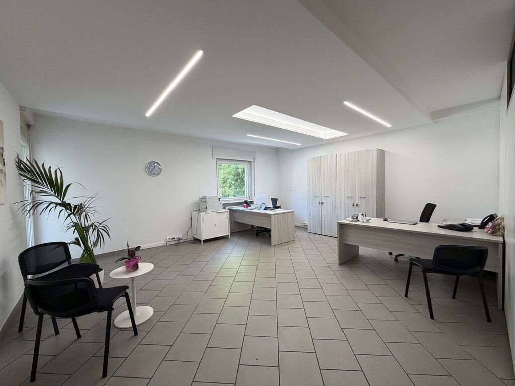 Ufficio in posizione centrale con ascensore, ampio balcone e cantina - Foto 3