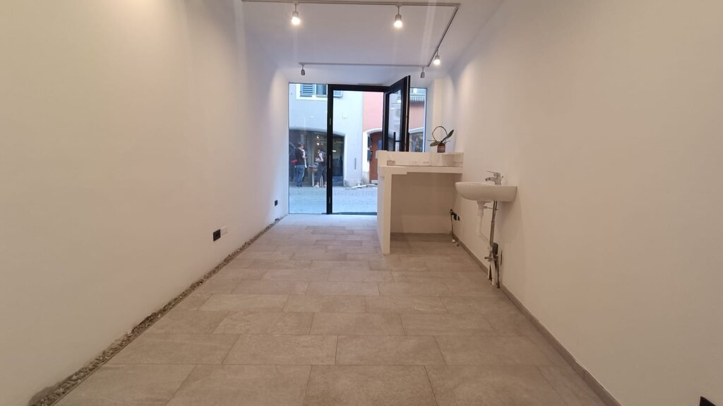 Piccolo negozio con cantina nel centro storico di Vipiteno - Foto 3