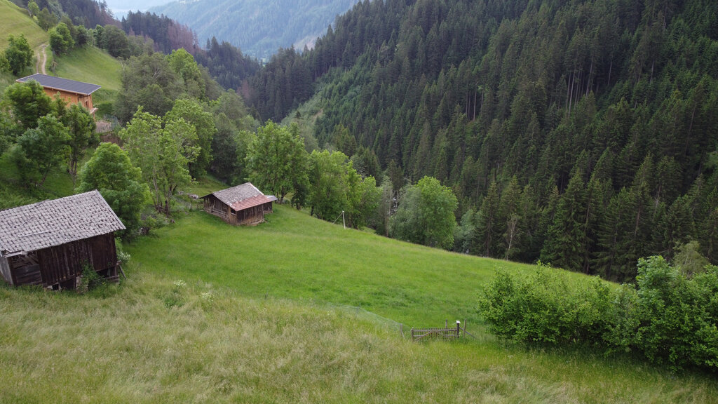 Gioielli: Fienile unico con proprietà privata in fantastica posizione panoramica - Foto 3