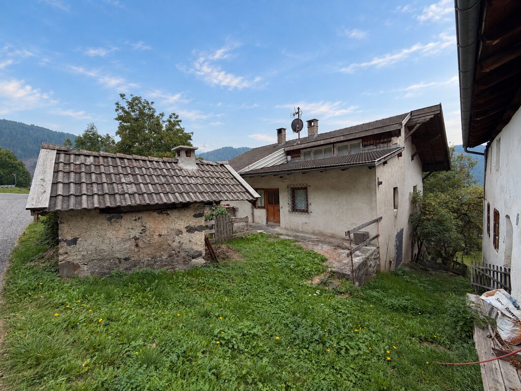 Casa bifamiliare indipendente da ristrutturare in posizione idilliaca ad Eores - Foto 3