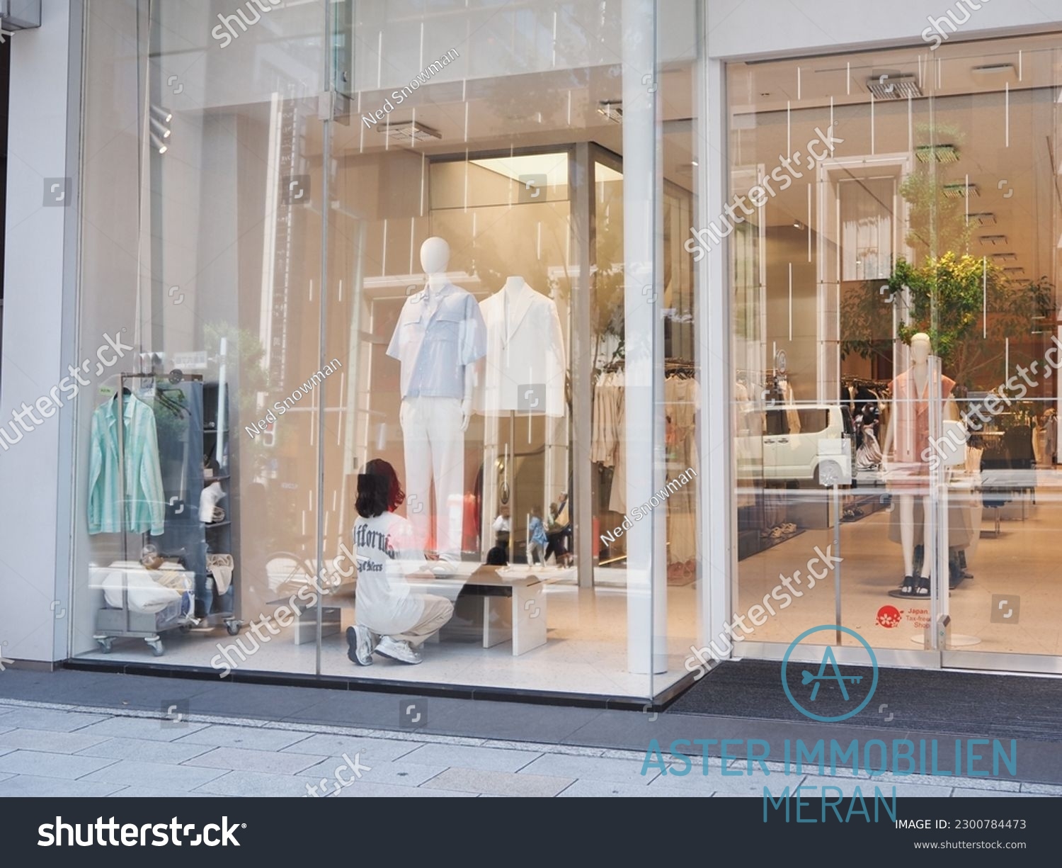stock-photo-tokyo-japan-may-a-window-diplay-being-created-in-a-zara-store-in-tokyo-s-ginza-area-in-2300784473 (1)