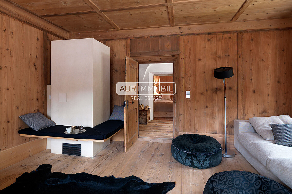 13 AUR1570-2 First floor - Living web