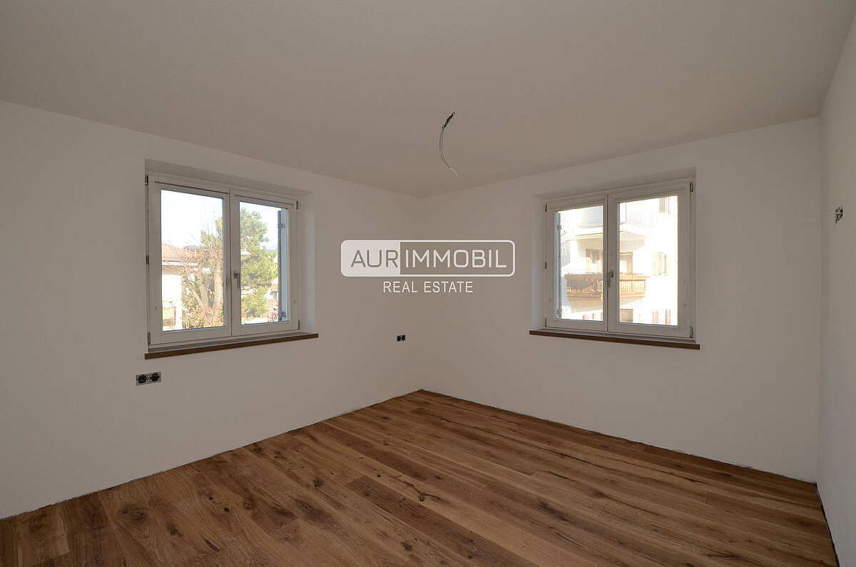 3 AUR1595 Bedroom 1 web