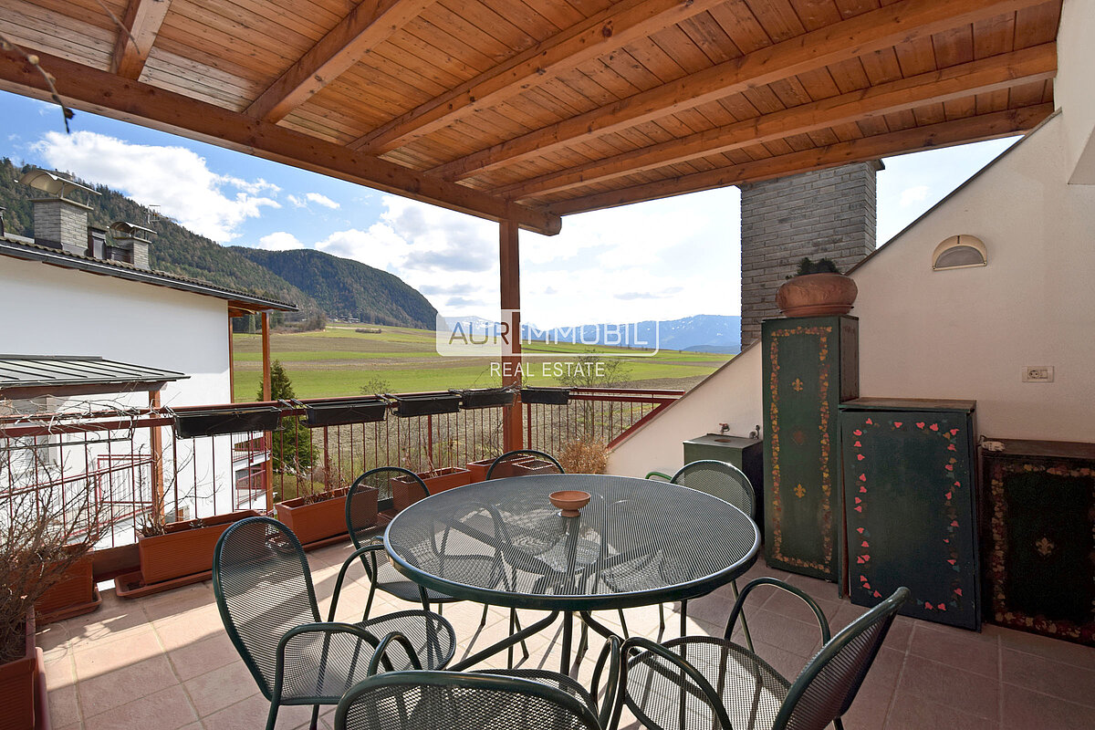 3 AUR1564 Loggia web