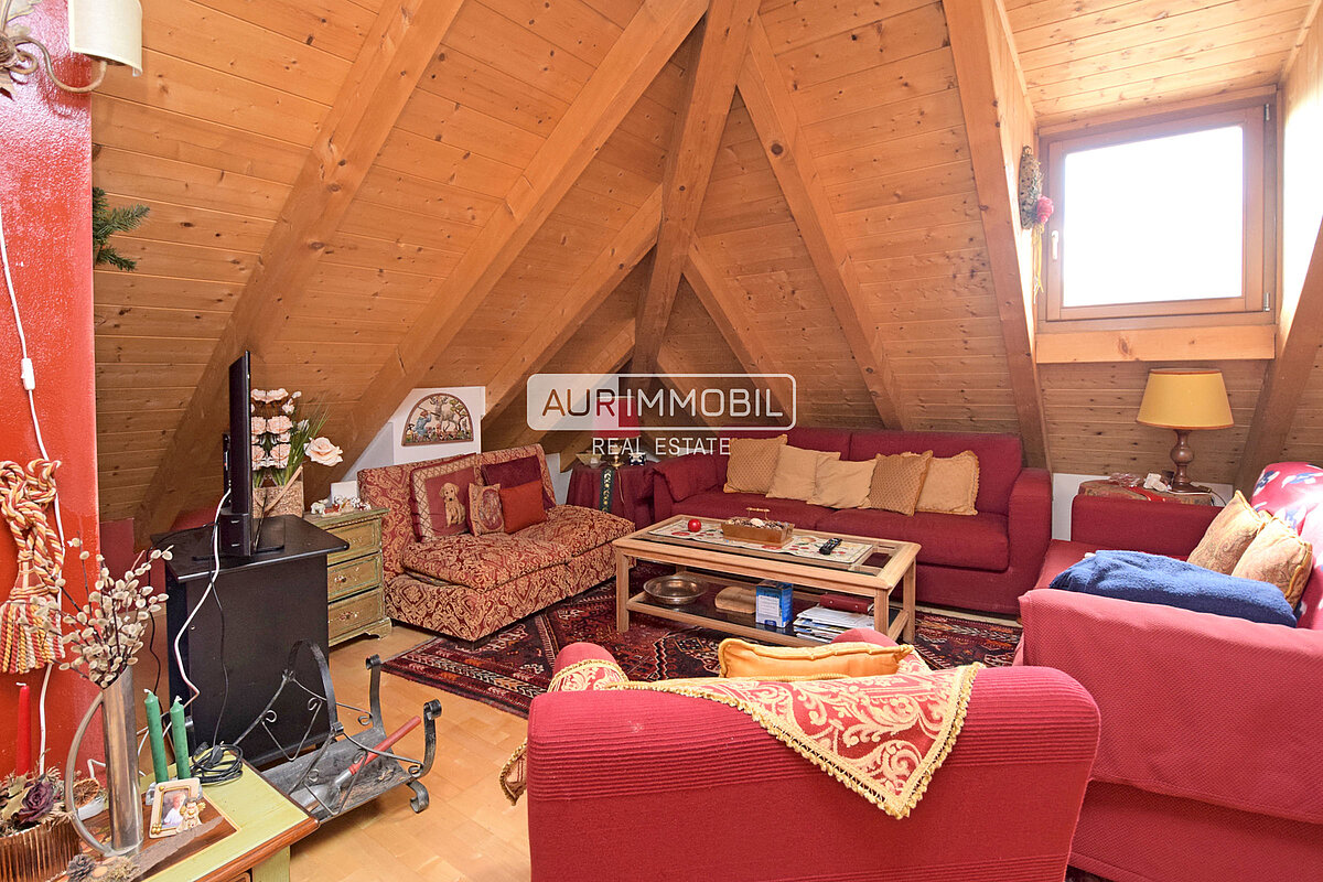 2 AUR1564 Living web