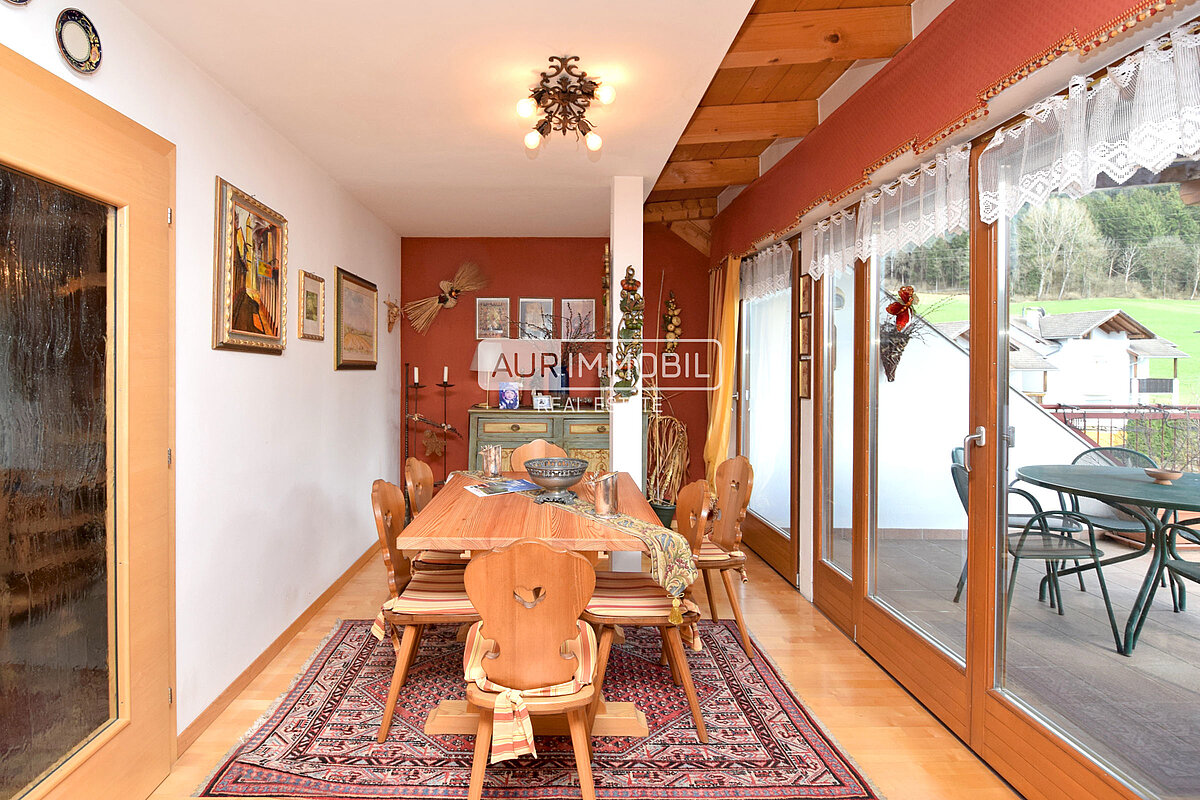 1 AUR1564 Living web