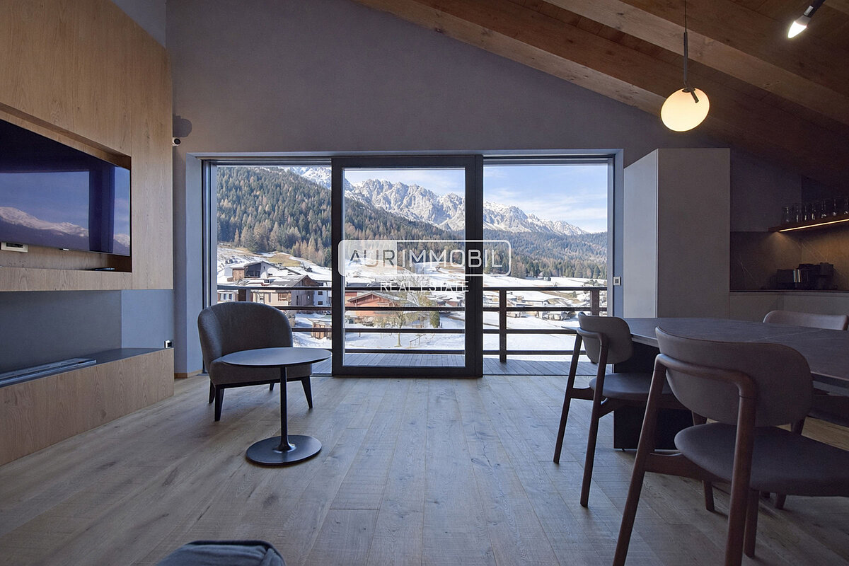 3 AUR1606 Living web