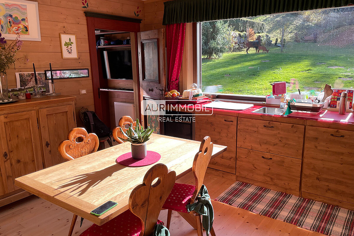 2 AUR1612 Kitchen web