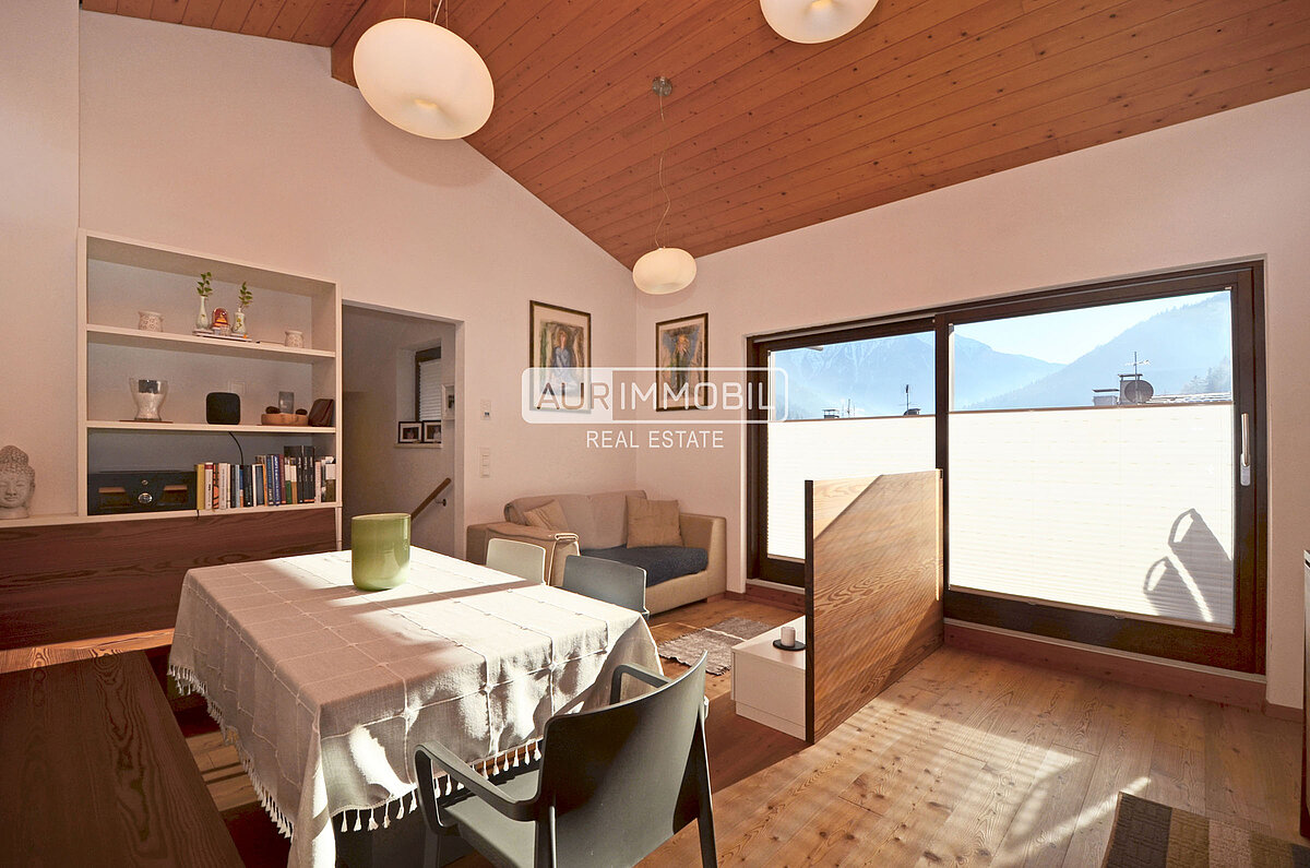 2 AUR1613 Living web