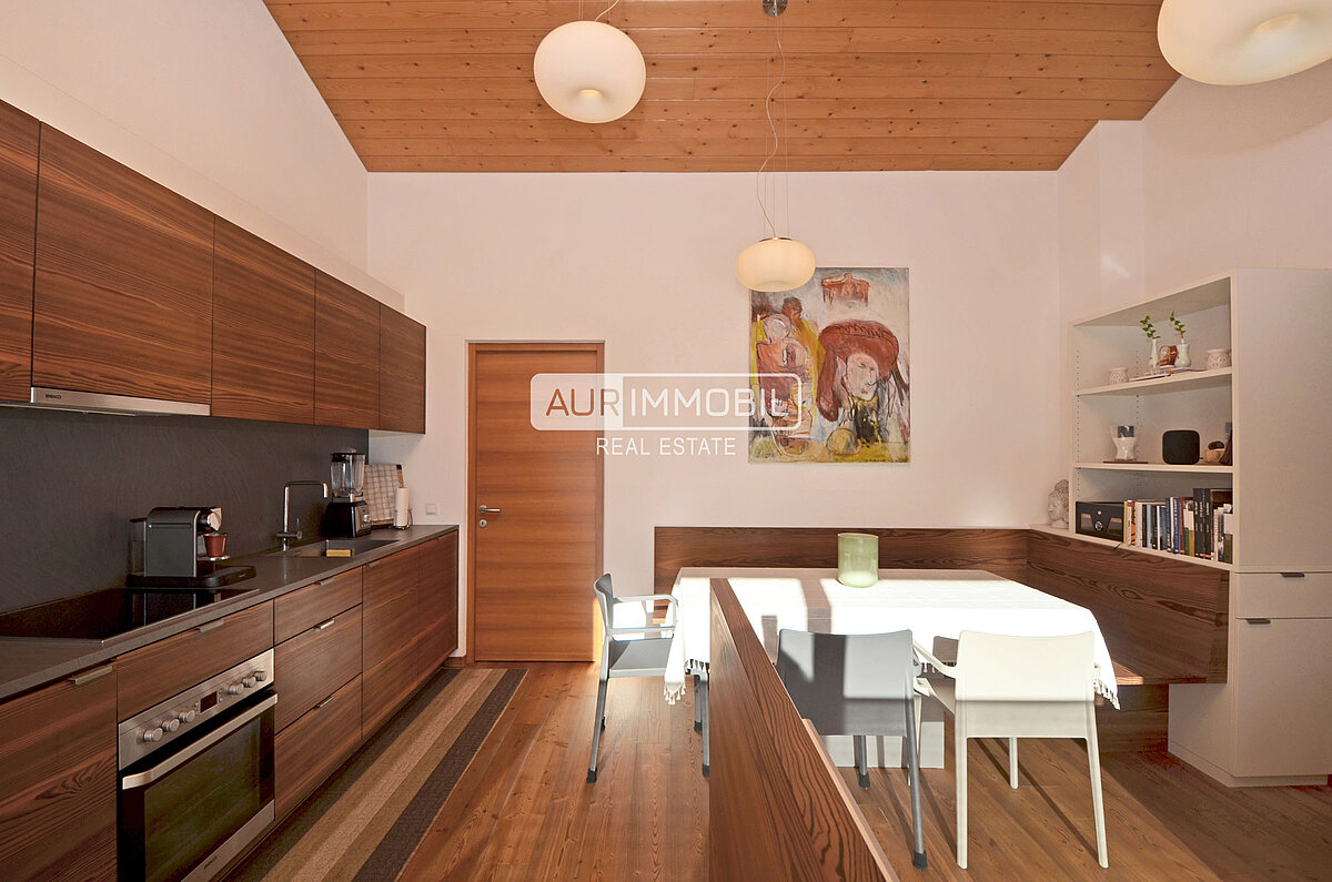 3 AUR1613 Kitchen web