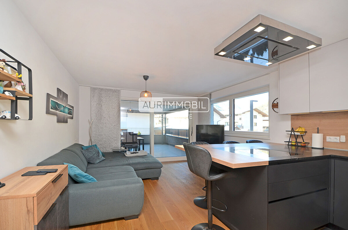 1 AUR1617 Living web