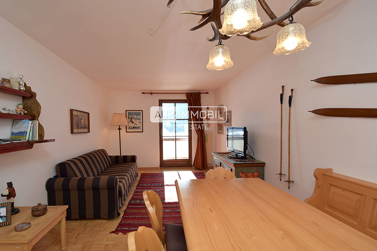 1 AUR1560 Living web