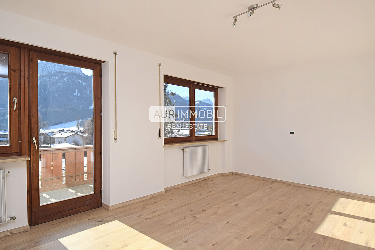 3 AUR1586 Living web