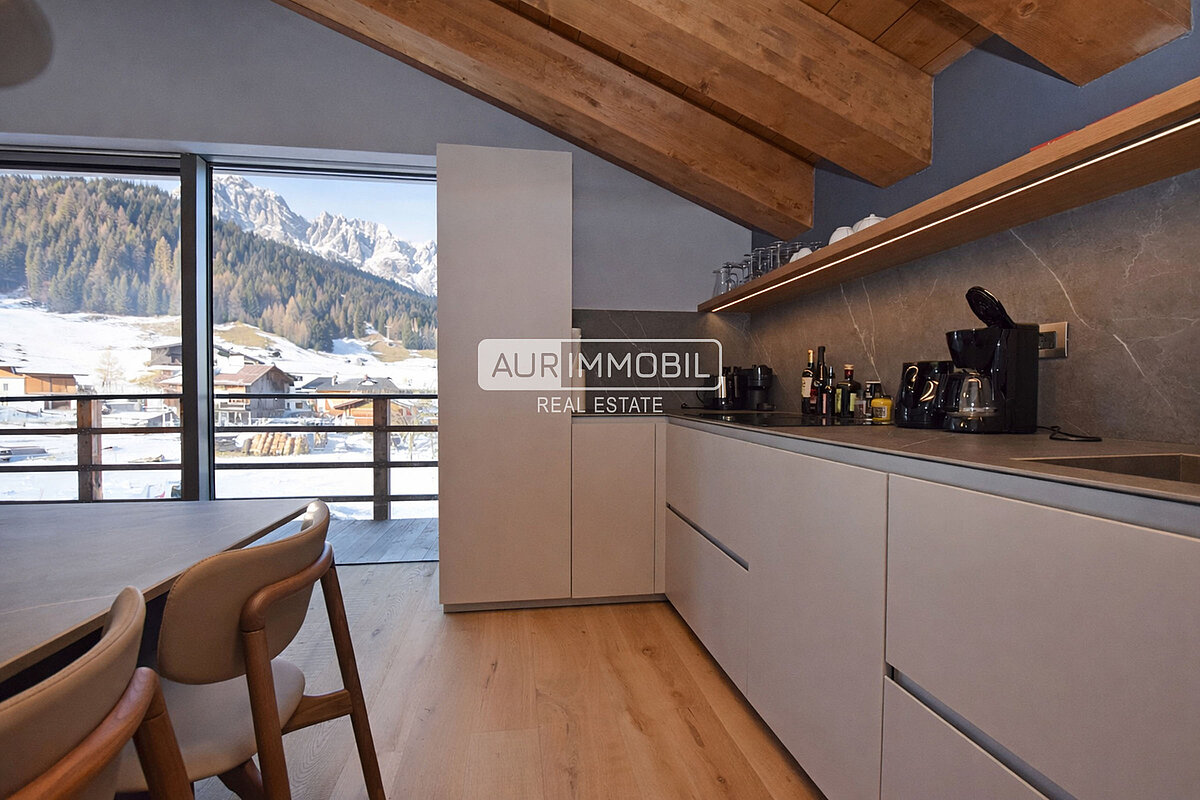 2 AUR1606 Kitchen web