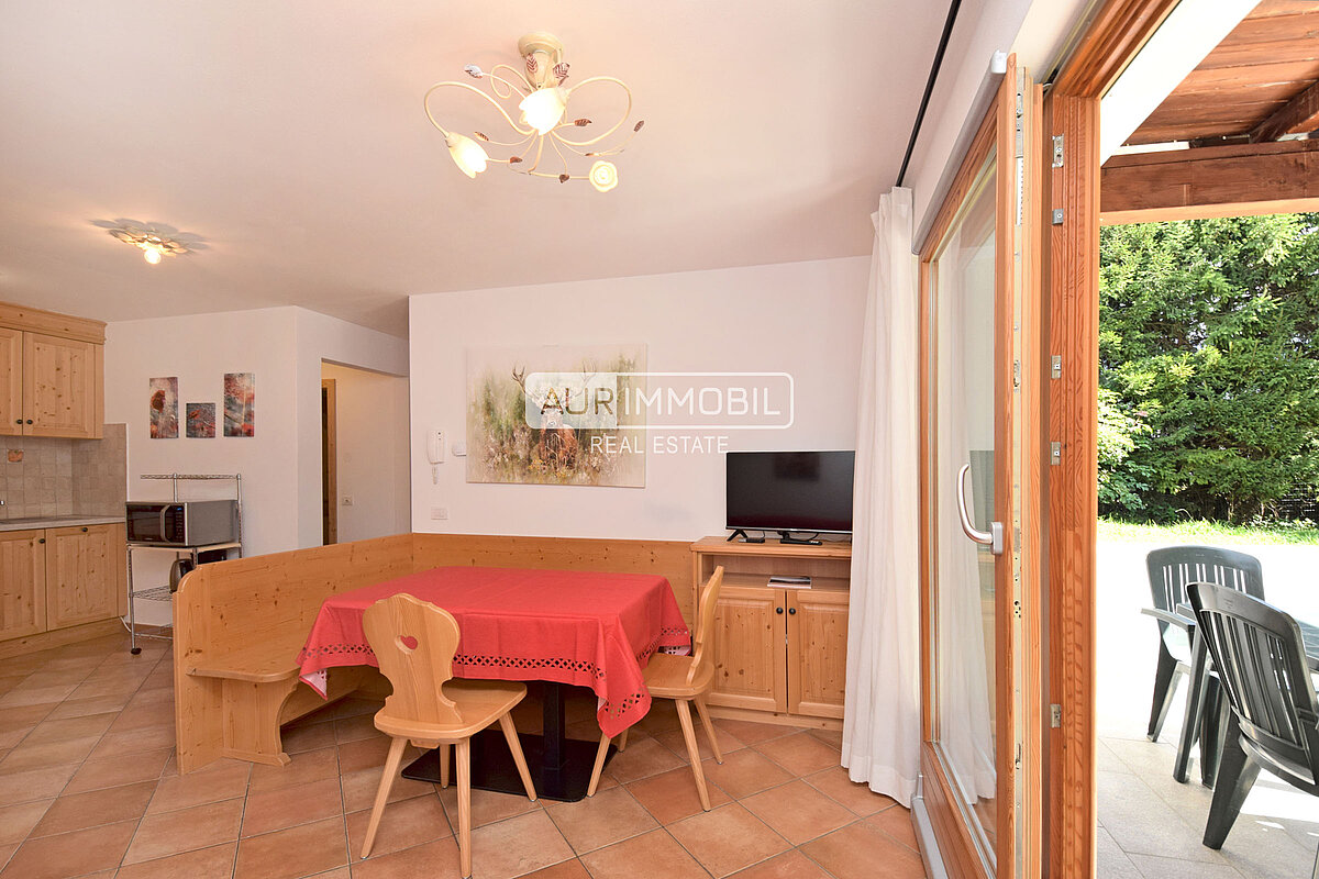 2 AUR1597 Living web