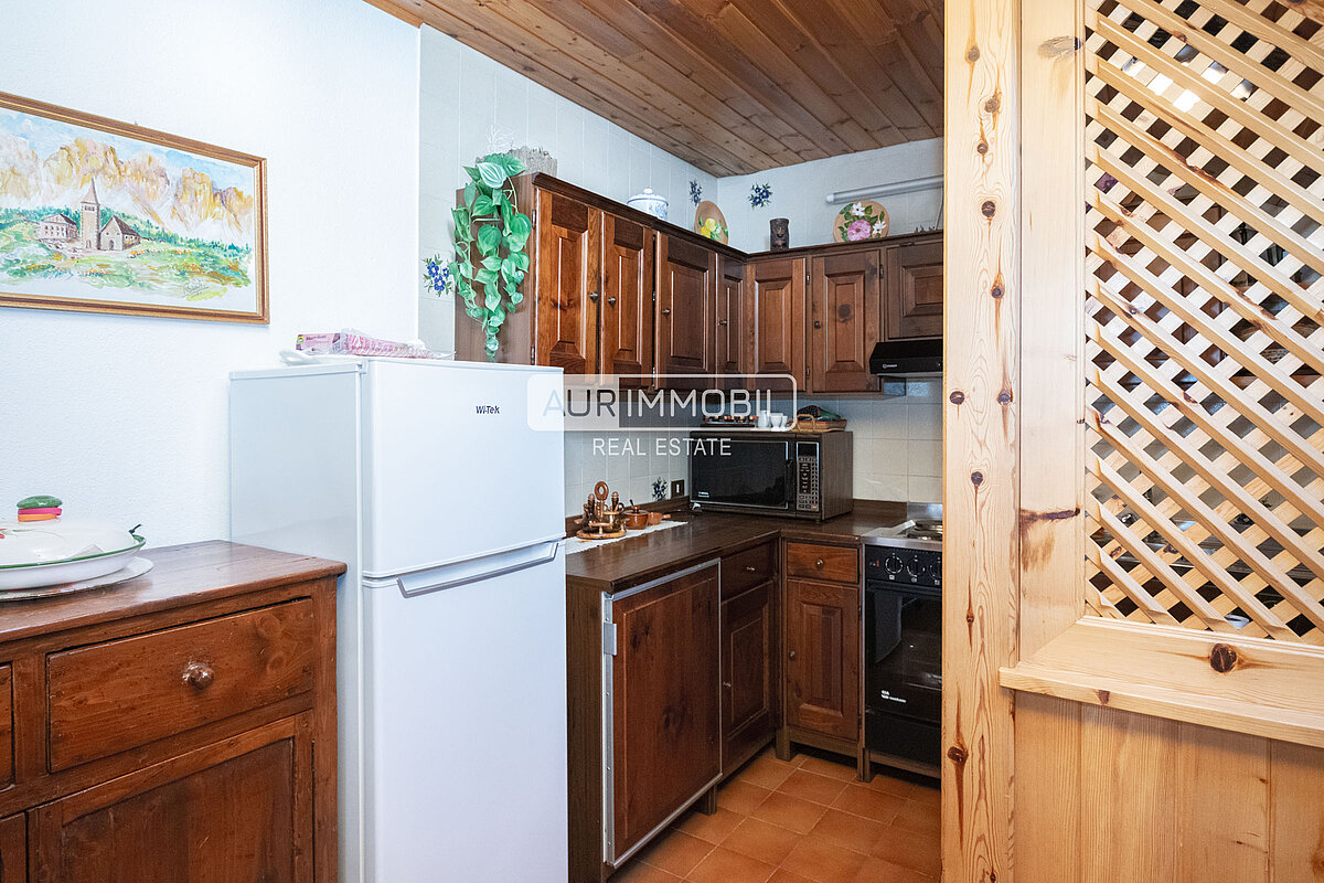 3 AUR1624 Kitchen web