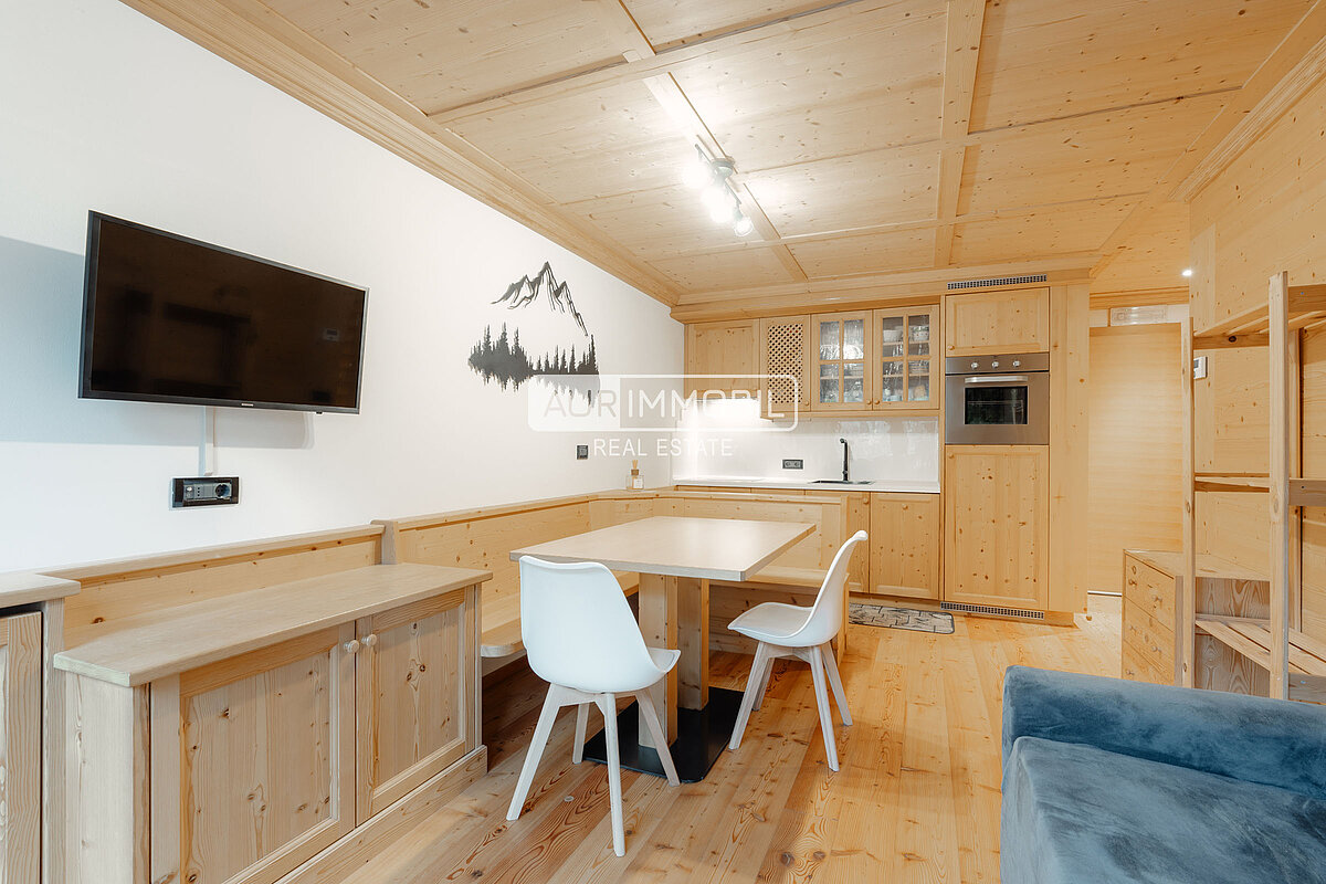 2 AUR1621 Living web